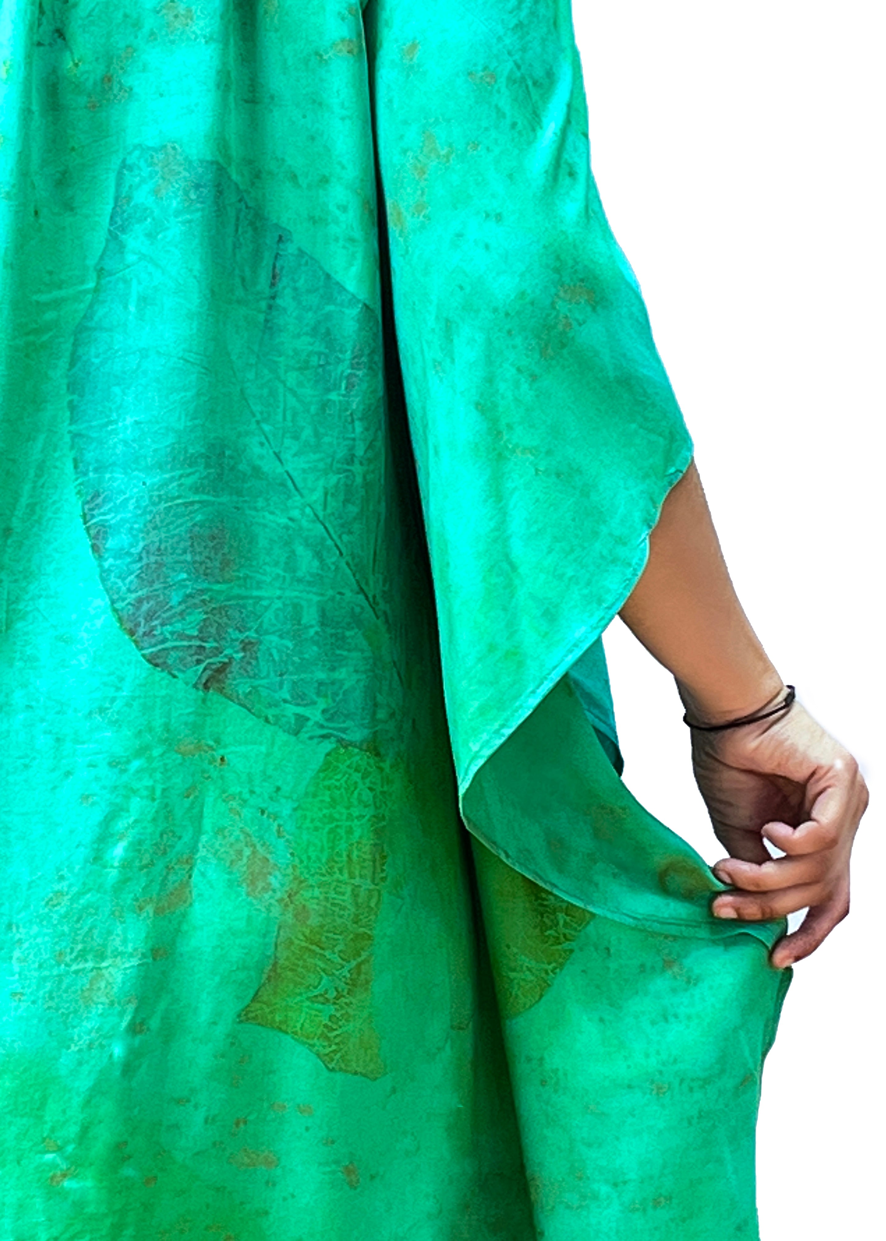 Teak & Kasturi Cotton Kaftan – Hand-Dyed with Nature’s Touch